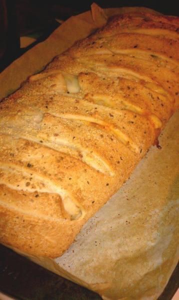 Spaghetti Bread, Fun Meals, Bulk Cooking, Bread Ideas, Yummy Pasta, Pasta Party, Tummy Yummy, Easy Spaghetti, Meal Train Recipes