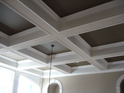 family room with coffered ceiling | Adding coffered ceilings gives a room drama. Find out how to do it ... Diy Coffered Ceiling, Coffered Ceiling Design, Painted Ceilings, Ceiling Treatments, Diy Ceiling, False Ceiling Design, Design Hotel, Coffered Ceiling, Diy Interior