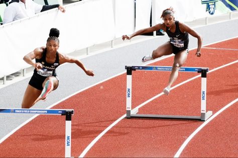 Track And Field Hurdles, College Track Aesthetic, Track And Field Aesthetic Hurdles, College Athlete Aesthetic, Track Asethic, Track Girl Aesthetic Black, College Track And Field, Track Szn, Track Aesthetic