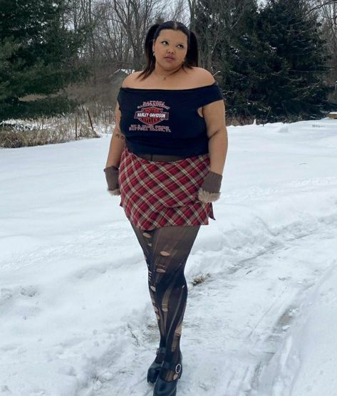 Alt Fashion Winter, Plus Size Alt Fashion, Plus Size Alt, Fishnet Outfit, Girl Shadow, Simple Fall Outfits, Plus Size Outfit, Fashion Corner, T Dress