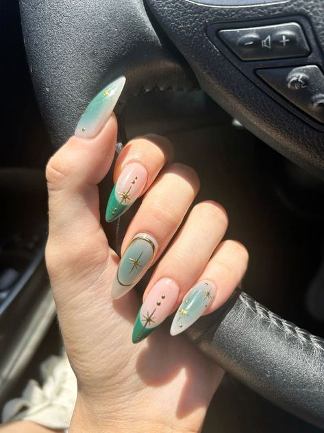 Nail Idea For Vacation, Nail Designs Unique Different, Aesthetic Nails 2024, Best Nail Designs 2024, Acrylic Nails Simple Designs, Guy Nails Design, Acrylic Long Nails Designs, Trendy Nail Inspo Almond, Simple Green Nail Designs