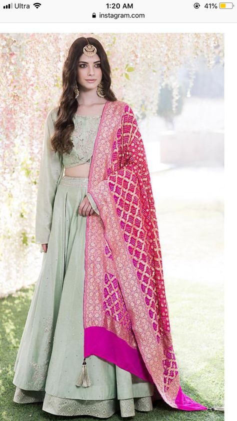 Bandini Duppatas, Bandhani Dupatta Lehenga, Bandini Dupatta, Choli Combination, Ghagra Designs, Combination With Pink, Banarasi Suits, Pink Bridal Lehenga, Choli Design