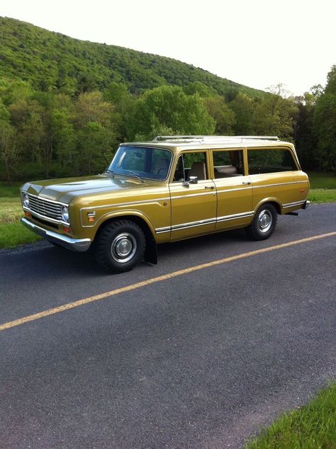 International Travelall, International Pickup Truck, Best Pickup Truck, Car Vibes, International Harvester Truck, Grand Wagoneer, Old Wagons, Chrysler Cars, International Scout