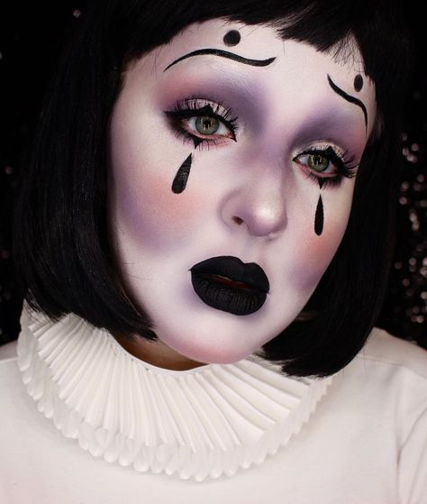 Jester Nails, Pierrot Clown Makeup, Puppet Makeup, Drag Ideas, Mime Makeup, Clown Core, Circus Outfits, Pierrot Clown, Experimental Art