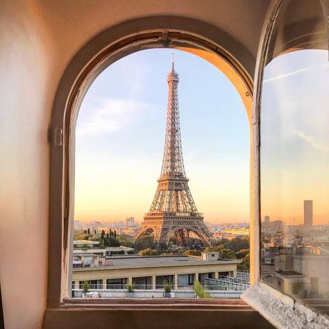 Big Board, Paris Aesthetic, Beauty Inspo, The Eiffel Tower, Oui Oui, Travel Goals, Tour Eiffel, Travel Inspo, Pretty Places