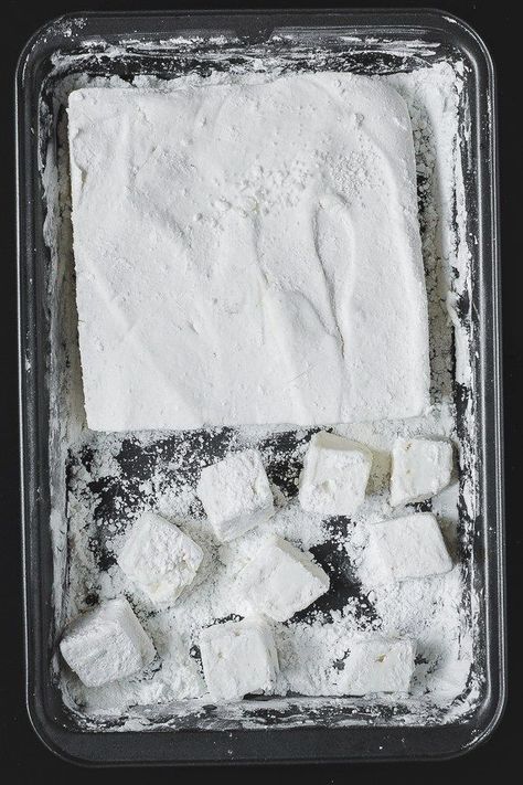 Homemade Vegan Marshmallows Best Marshmallow Recipe, Aquafaba Recipes, Grill Dessert, Homemade Marshmallow Recipe, Smores Dessert, Vegan Marshmallows, Vegan Halloween, Vegan Candies, Recipes With Marshmallows