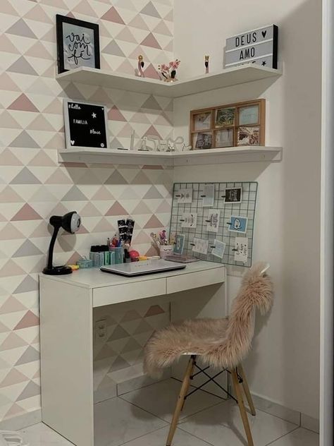 Desk For Small Spaces Bedroom, Meja Belajar Aesthetic, Colorful Room Decor, Bilik Idaman, Study Desk Decor, Small Room Design Bedroom, Home Decor Aesthetic, Aesthetic Home Decor, Dekor Diy