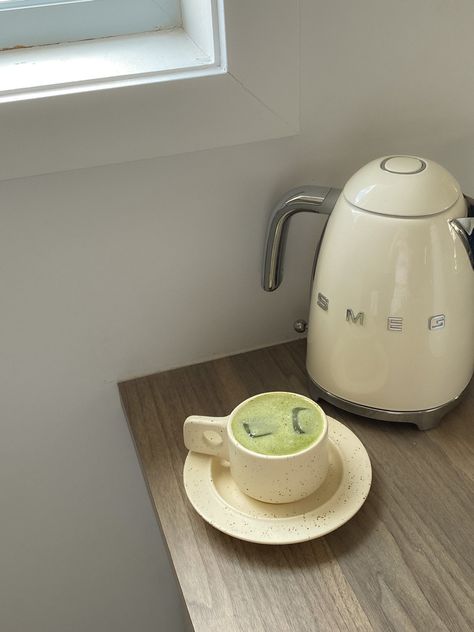 Smeg, matcha, aesthetic matcha mug, aesthetic mug, that girl morning, Smeg appliances, smeg kettle Smeg Kettle Aesthetic, Aesthetic Kettle, Kettle Aesthetic, Smeg Aesthetic, Green Kitchen Appliances, Smeg Kettle, Smeg Kitchen, 1920s Kitchen, Smeg Fridge