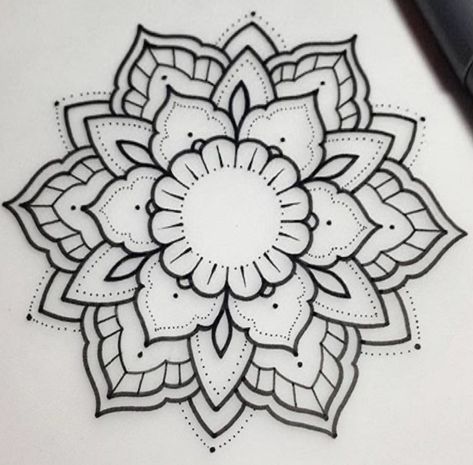 Mandala Outline Tattoo, Simple Mandala Tattoo Design Pattern, Elbow Tattoo Stencil, Geometric Tattoo Elbow, Mandala Tattoo Small, Mandala Tattoo Elbow, Mandala Tattoo Drawing, Mandala Dotwork Tattoo Design, Mandala Elbow Tattoo