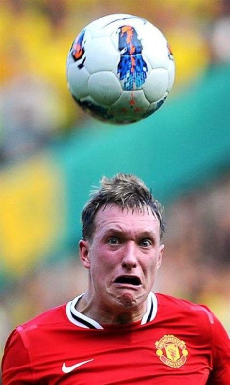 Phil Jones, Funny Sports Pictures, Soccer Funny, Game Face, Funny Photo, Sport Quotes, Sports Pictures, Sport Photography, Latest Sports News