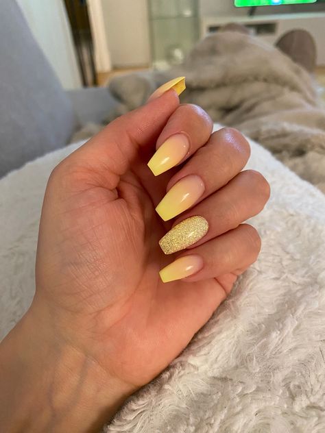 Yellow Nails Almond Shape, Yellow Ombre Nails, White Almond Nails, Yellow Ombre, Almond Shape Nails, White Ombre, Summer Yellow, Yellow Nails, Ombre Nails