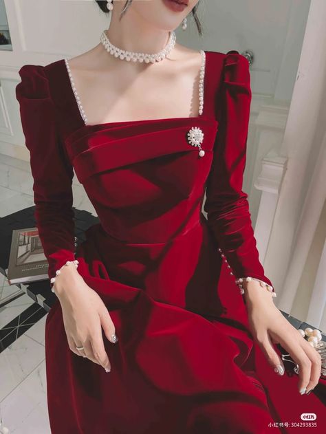 Cute Long Sleeve Dresses, Gaun Koktail, Best Winter Outfits, Fashion Fails, Red Dresses Classy, Old Fashion Dresses, Mode Abaya, Red Velvet Dress, Elegant Dresses Classy