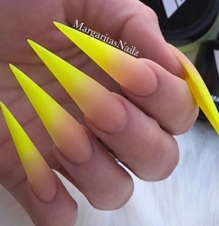 Matte Stiletto Nails, Acrylic Nails Stiletto, Yellow Nail Art, Natural Nail Art, Stiletto Nail Art, Nails Stiletto, Stiletto Nails Designs, Nail Art Ombre, Unique Acrylic Nails