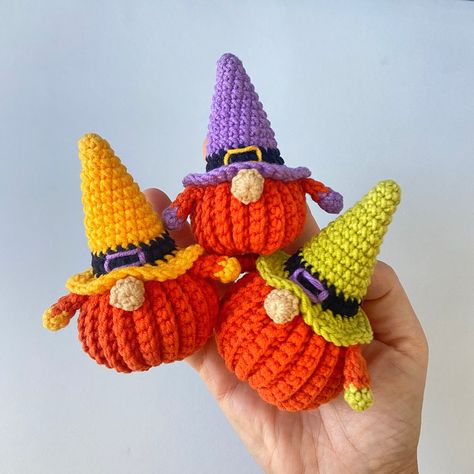 Halloween Gnomes, Keychain Pattern, Fall Crochet Patterns, Fall Crochet, Crochet Dog Sweater, Crochet Keychain Pattern, Halloween Crochet Patterns, Crochet Fall, Holiday Crochet