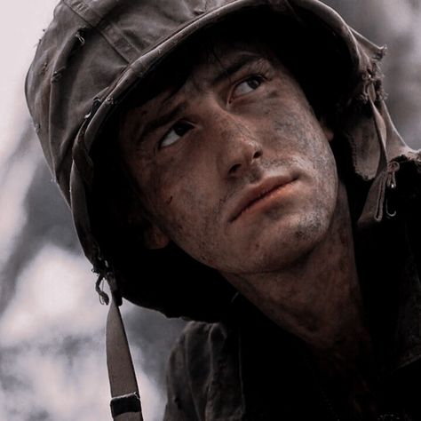 Eugene Sledge The Pacific, Robert Leckie, Eugene Sledge, Rami Malek Freddie Mercury, Joseph Mazzello, Joe Francis, Joe Mazzello, Sledge Hammer, Band Of Brothers