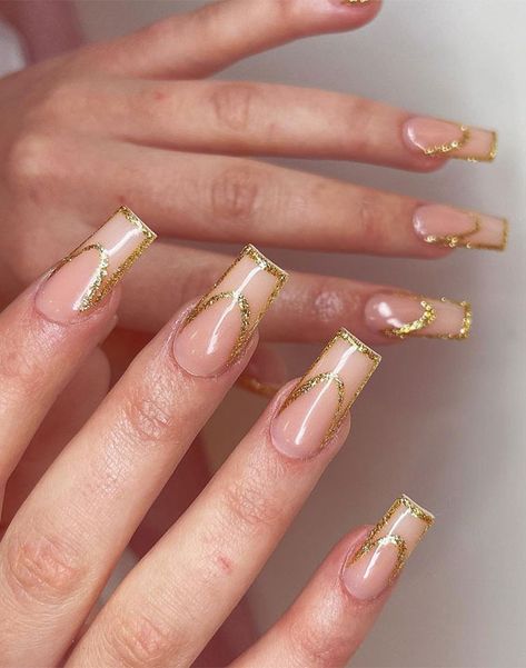 Most Beautiful Nail Designs You Will Love To wear In 2021 : Leaf Gold foil Nails French Style Nails, Modern French Style, Classic Nail Designs, Gold French Tip, Chrome Nail Art, Milky Nails, Style Nails, French Manicure Nails, Stripped Nails