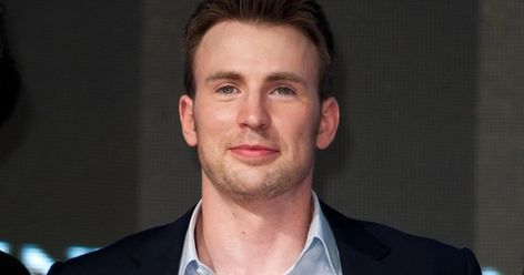 "I actually awoke to find my bed covered with rose petals": Ex-girlfriend Reveals Chris Evans Was a Hopeless Romantic Before He Became Marvel's Captain America - Animated Times Shakira And Gerard Pique, Chris Evans Girlfriend, Gerard Pique, New Netflix Movies, Movie Series, Marvel Captain America, How To Make Animations, Netflix Movie, Buzz Lightyear