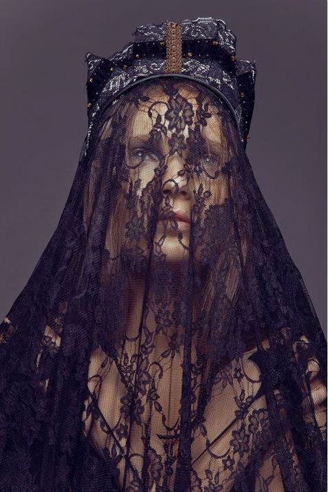 Veil Shrouded Woman, Fantasy Veil, Queen Persephone, Veil Crown, Crown Portrait, Wet Wedding, Veil Inspiration, Woman King, Lace Crown