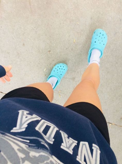 Teal Crocs, Crocs Aesthetic, Crocs With Charms, Croc Style, Crocs Outfit, Blonde With Blue Eyes, Crocs Fashion, Texas Girl, Braids With Extensions