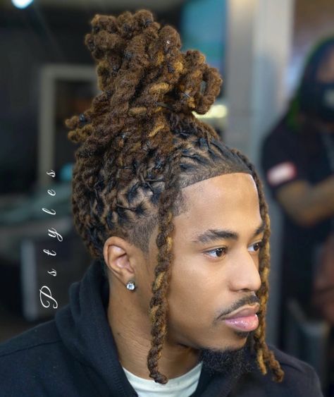 Male Dreadlock Hairstyles Long, Pineapple Retwist Locs, Low Taper Fade With Locs, Dread Bun Styles For Men, Locs With Taper Men, Full Head Dreads Men, Taper Fade Locs, Dreads With Taper, Locs With Fade