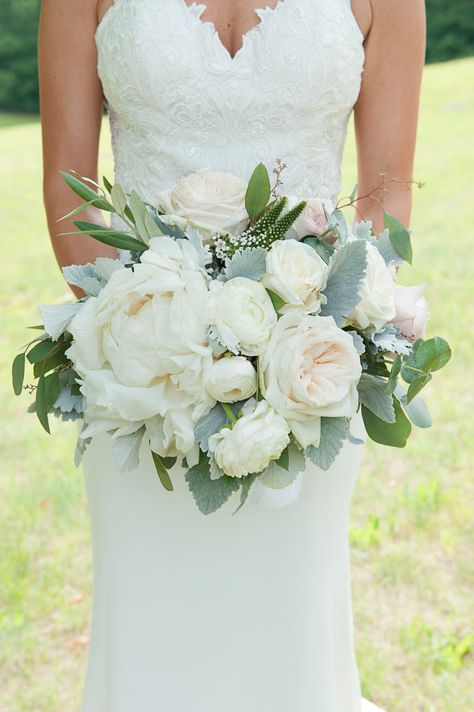 Ranunculus Bouquet White, Blush Peony Bouquet, Ranunculus Bouquet, Simple Beach Wedding, Forest Theme Wedding, Eucalyptus Bouquet, White Ranunculus, Blush Peonies, Blush Bouquet