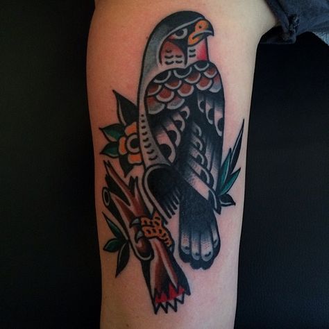 Traditional tattoo hawk love the color #hawk #tatoo American Traditional Forearm Tattoo, Cross Shoulder Tattoos, Ink Magic, Falcon Tattoo, Front Shoulder Tattoos, Hawk Tattoo, Girls With Sleeve Tattoos, Cross Tattoo For Men, Tattoo Reference