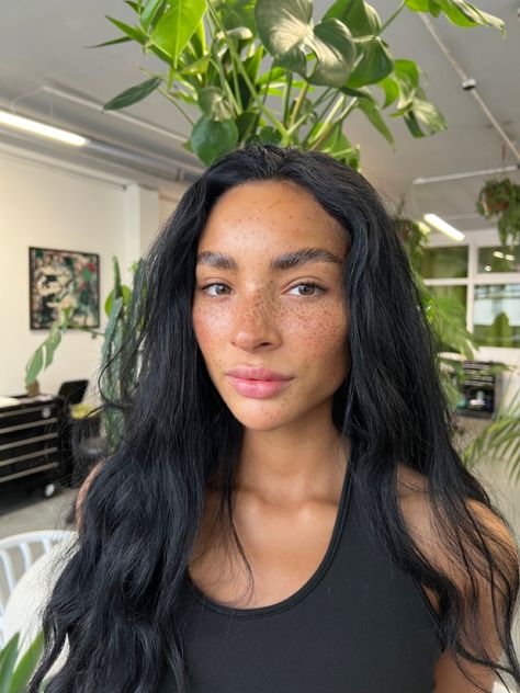 Natural Makeup Looks Freckles, Tattoed Freckles Face, Henna Freckles Placement, Fake Tan Freckles, Henna Freckles Before And After, Faux Freckles Tattoo, Freckle Tattoo Before And After, Pmu Freckles, Freckles On Dark Skin