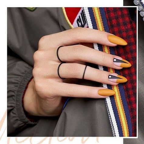 50 perfect almond nail art designs for this winter 22 - #Almond #art #Designs #nägeldesigns #Nail #perfect #WINTER Nail Inspo Geometric, Edgy Nails Acrylic Grunge Almond, Fierce Nails Designs, Indigo Nail Art, Stilleto Nails Pink And Black, Single Nail Design Ring Finger, Matte Almond Nails Design, Black Boho Nails, Triangle Nail Design