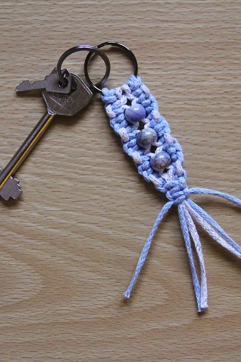 Macrame Key Chains With Beads, Macrame Keychains With Beads, Macromae For Beginners Keychain, Knots Keychain, Macrame Keychain Diy Easy, Macrame Keychain Diy Tutorials, Macrame Keychain Diy, Keychain Diy Easy, Macrame Keychain Tutorial