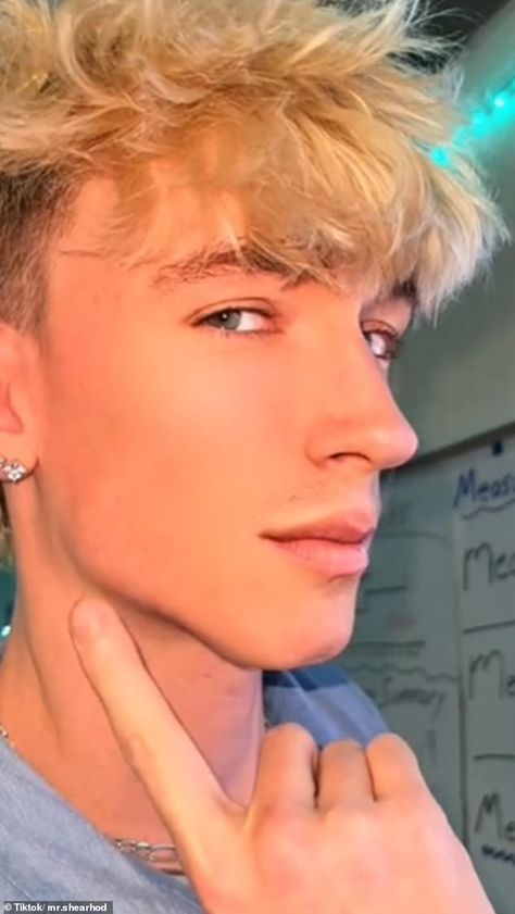 Jaw Pain Relief, Chiseled Jawline, First Person Writing, Sigma Male, Cristiano Ronaldo 7, Medical News, Funny Reaction Pictures, Interesting Faces, In The Classroom