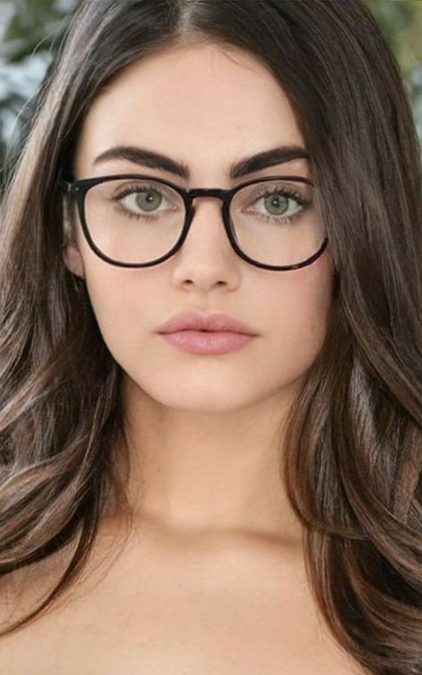 Hazel Eyes Tan Skin, Highlights Brown Hair Green Eyes, Eyeglasses For Brunettes, Glasses For Brown Eyes, Brunette Actresses 20s, Brown Hair With Green, Brunette With Glasses, Green Eyes Brown Hair, Brunette Glasses