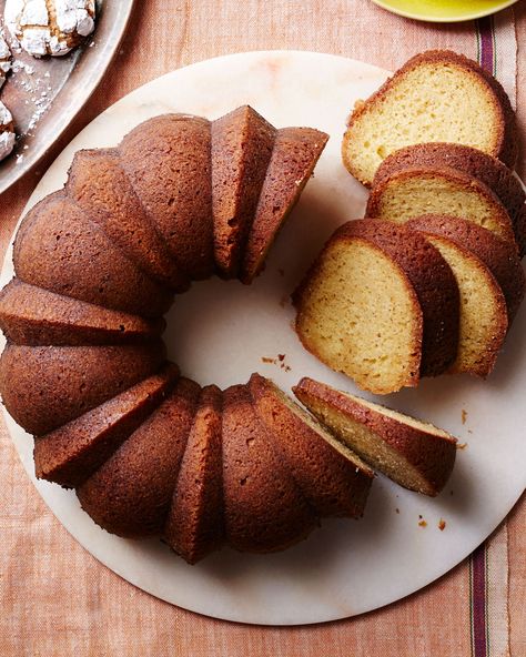 Kentucky Bourbon-Brown Butter Cake Kentucky Brown, Butter Bourbon, Bourbon Cake, Easy Bundt Cake Recipes, Easy Bundt Cake, Shaped Cakes, Bourbon Glaze, Doughnut Cake, Kentucky Bourbon