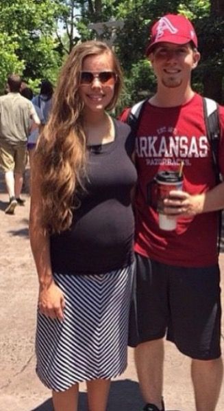 Jessa Ben and baby Seewald at silver dollar city this morning Jessa Duggar, Jessa Seewald, Duggar Family Blog, Jeremy Vuolo, Dugger Family, Morgan Elizabeth, Silver Dollar City, Duggar Family, 19 Kids And Counting