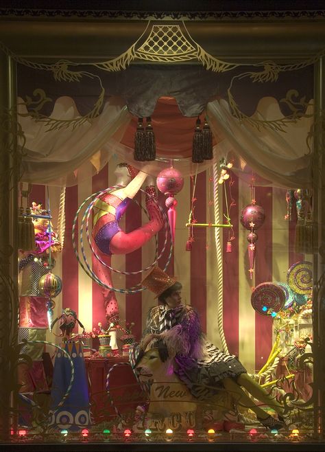 Circus Window Display, Circus Display, Circus Aesthetic, Halloween Circus, Dark Circus, Halloween Wishes, Store Window Displays, Christmas Window Display, Halloween Window