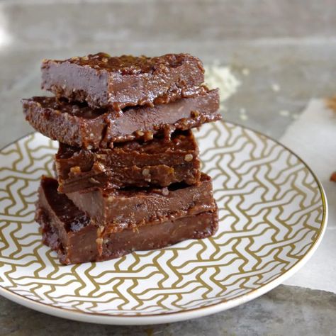 Date & Carob Frozen Fudge & A Plant-Based Diet for Dummies Book GIVEAWAY via Nutritionist in the Kitch! Bake Brownies, Marcus Samuelsson, Carob Powder, No Bake Brownies, Raw Desserts, Brownies Recipe, Food Pairings, Fudge Recipes, Chocolate Brownies