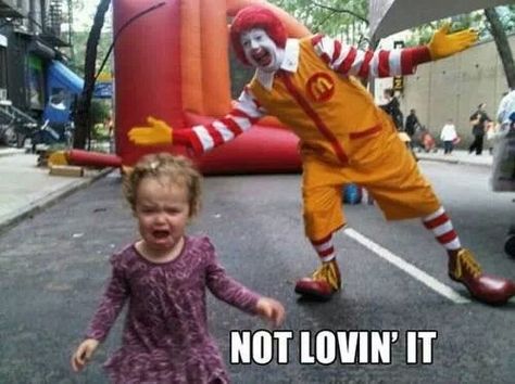 Little girl running away from Ronald McDonald Mc Donalds Memes Hilarious, What I Like About You, A Clown, Minimum Wage, George Orwell, Funny Signs, Bones Funny, Funny Photos, Health Food