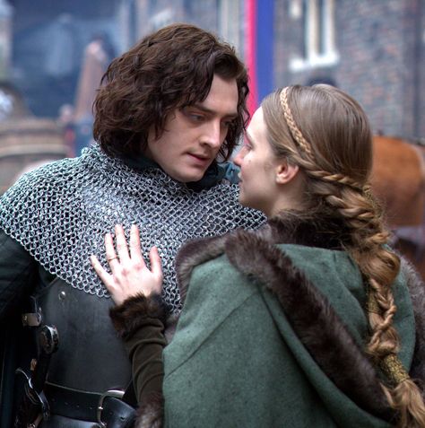 Aneurin Barnard and Faye Marsay as Richard, Duke of Gloucester and Anne Neville in The White Queen The White Queen Starz, Faye Marsay, Anne Neville, Margaret Beaufort, Aneurin Barnard, Elizabeth Woodville, The Spanish Princess, Philippa Gregory, Elizabeth Of York