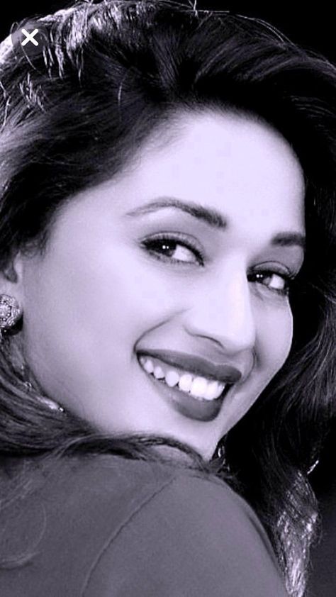 Musicworld Madhuri Dixit Sketch, Maduri Dixit Photo, Old Actress Indian, Madhuri Dixit In 90s, Maduri Dixit, Old Film Stars, Bollywood Images, Bollywood Pictures, Perfect Selfie