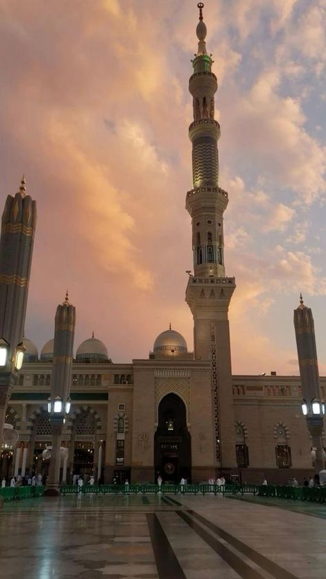 Mekka Islam, Wallpaper Islami, Fesyen Islam, Recipe Aesthetic, Mosque Art, Islamic Wallpaper Hd, Mecca Wallpaper, Beautiful Mosques, Love In Islam