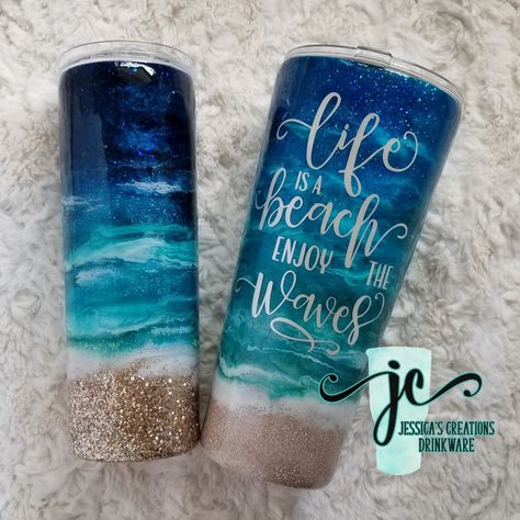 Most realistic beach tumbler, gorgeous! Beachy Tumbler Ideas, Diy Beach Tumbler, Beach Glitter Tumbler, Beach Tumbler Ideas, Beach Tumbler Cups, Resin Cups Ideas, Coffee Tumbler Ideas, Resin Tumbler Ideas, Tumblers With Vinyl Ideas