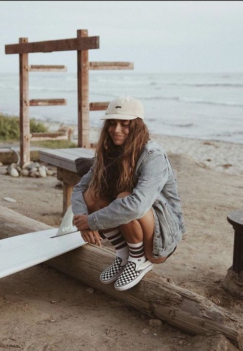 Adidas Shoes Outfit, Surfer Outfit, Surfer Girl Outfits, Estilo Vans, Bmx Girl, Surfergirl Style, Surf Girl Style, Socal Style, Surf Aesthetic