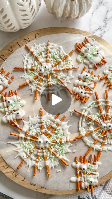 The Savoury Coconut | Sonia Ruprai on Instagram: "Check out these Spooky Spider Webs 🕸️
‌
What you’ll need:
•plant-based white chocolate chips
•pretzel sticks
•sprinkles
•candy eyes
‌
Directions:
Melt chocolate adding a bit of coconut oil in a double broiler. Next line baking sheet with parchment paper.
Create circles using pretzel sticks, each stick pointing to the centre.
Pour chocolate into piping bag or ziplock (cut the corner). Add chocolate to centre, then create circles around the centre.
Use a toothpick down the circles to create a web look.
Add candy eyes and sprinkles! Place in fridge until ready to eat!
.
.
.
.
#halloweenparty #halloweenpartyfood #spookyfood #pretzelsticks #pretzels #veganchocolate #dairyfreechocolate #easysnacks #vegansnacks #halloweenfoodideas #halloweendesse Double Broiler, Christmas Tree Desserts, Christmas Pretzels, Chocolate Store, Melted White Chocolate, Candy Eyes, Spooky Food, Pretzel Sticks, Melting White Chocolate