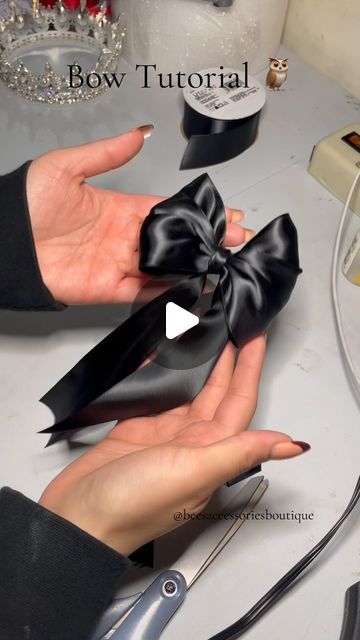 Diy Shoe Bows Ribbons, Bow Tie Tutorial Ribbons, Thick Ribbon Bow Diy, Gift Wrapping Ribbon Ideas Bow Tutorial, How To Tie A Bow With Ribbon For Bouquet, Ribbon Folding Techniques, Cute Bow Tutorial, How To Tie A Velvet Bow, How Tie A Bow