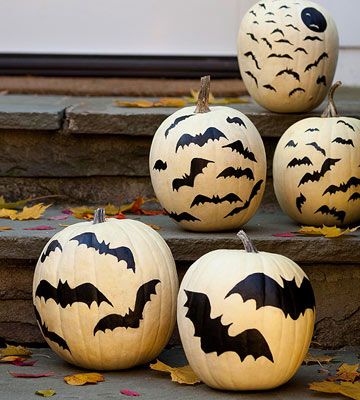 Pumpkins with Bat Stamps Décoration Table Halloween, Pumpkin Decorating Diy, Halloween Pumpkin Crafts, Creative Pumpkin Decorating, No Carve Pumpkin Decorating, Pumpkin Painting Ideas, Adornos Halloween, Creative Pumpkins, Zucca Halloween