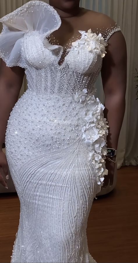 Lace Styles For Wedding, Latest Wedding Gowns, Lace Dress Classy, African Bridal Dress, Glam Wedding Dress, Nigerian Lace Styles Dress, African Wedding Attire, Civil Wedding Dresses, Lace Gown Styles