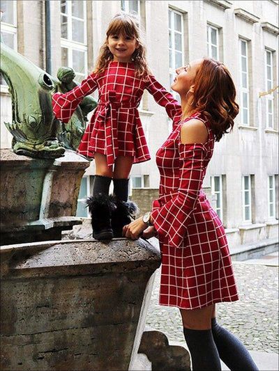 Sukienki Maksi, Plaid Christmas Dress, Girls Matching Dresses, Mom Daughter Outfits, Mommy Daughter Outfits, Mother Daughter Fashion, Mother Daughter Matching Outfits, Mom And Daughter Matching, Mother Daughter Outfits