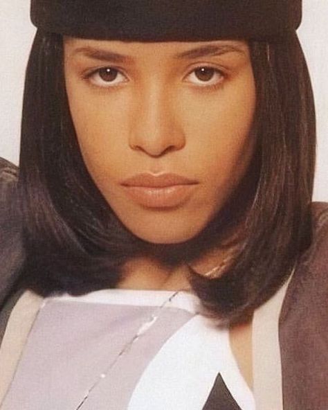 Aaliyah No Makeup, Aaliyah Hairstyles, Black Hair 90s, Hair 90s, Aaliyah Hair, Aaliyah Pictures, Aaliyah Style, Aaliyah Haughton, Beyonce Queen