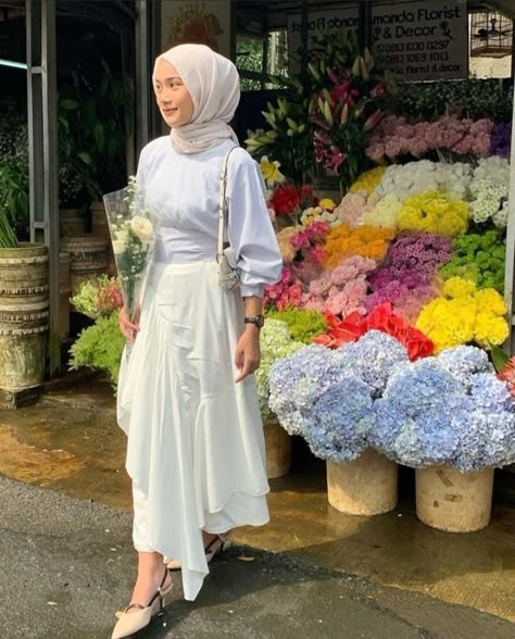 Outfit Piknik, Ootd Bukber, Outfit Bukber, Hijabi Aesthetic Outfits, Muslimah Clothing, Rok Outfit, Hijab Simple, Casual Hijab Outfit, Hijabi Outfits Casual