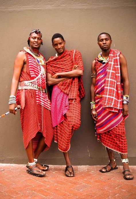 Traditional African Clothing, Afrikaanse Kunst, African People, African Textiles, Mode Boho, We Are The World, Cape Town South Africa, Outfit Trends, Maasai