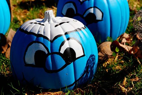 Smurf pumpkins...I wonder if I could paint these?  Very cute. Smurf Pumpkin, Scarecrow Festival, The Scarecrow, Pumpkin Carving Patterns, Painted Pumpkin, Pumpkin Carving Templates, Cartoon Tv Shows, Pumpkin Painting, Fall Crafts Diy